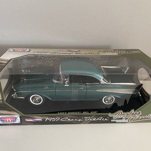 Motor Max 1:18 Diecast 1957 Chevy Bel Air Timeless Classics-NEW IN BOX